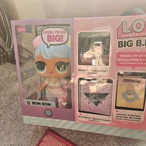 LOL Surprise Big BB Big Baby BON BON 11" 29cm Large Doll Playset Desk Backdrop
